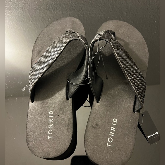 NWT Torrid Flip Flops Size 10W - Picture 2 of 4